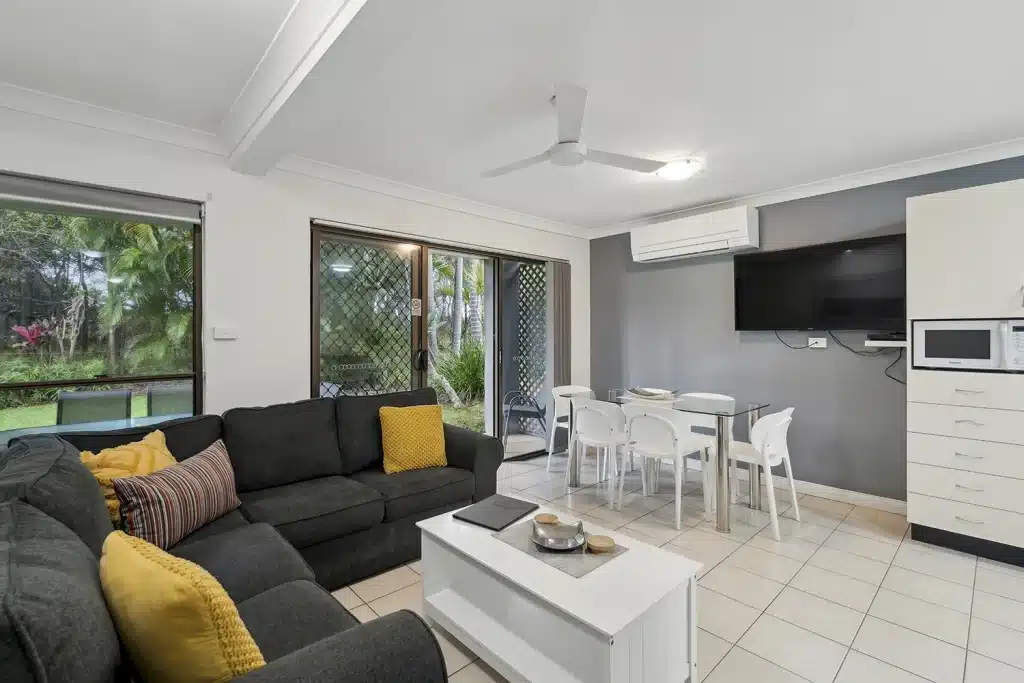 Lounge Dining area