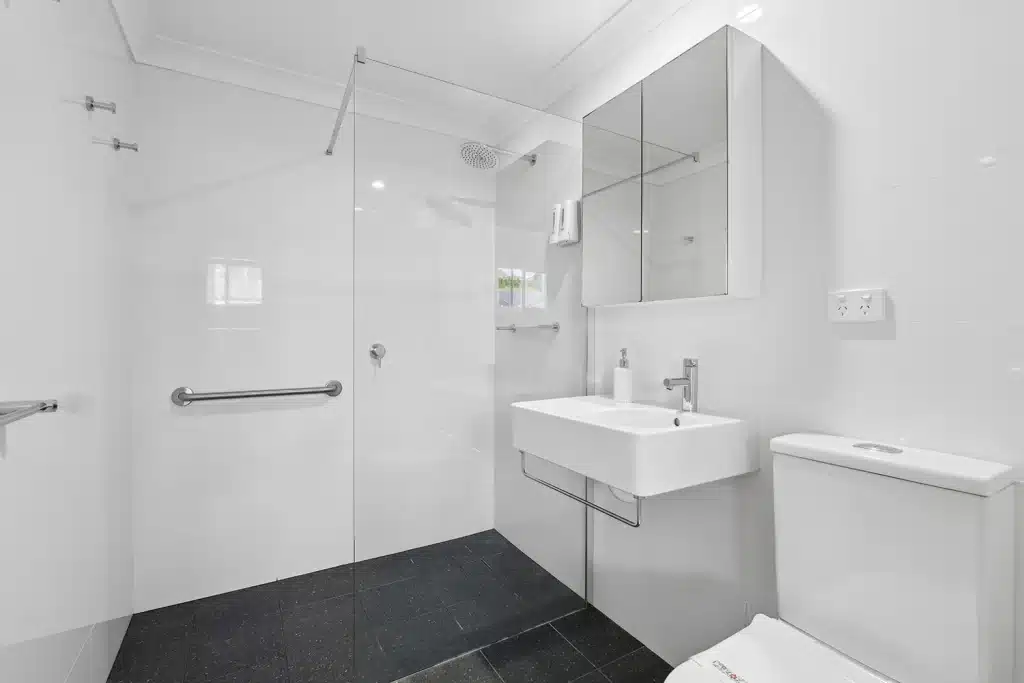 One bedroom Bathroom